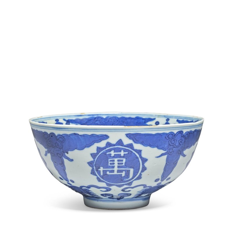 十七/十八世紀 青花盌及公道盃 | A BLUE AND WHITE BOWL TOGETHER WITH A BLUE AND CELADON-GLAZED 'TRICK' CUP - 图7