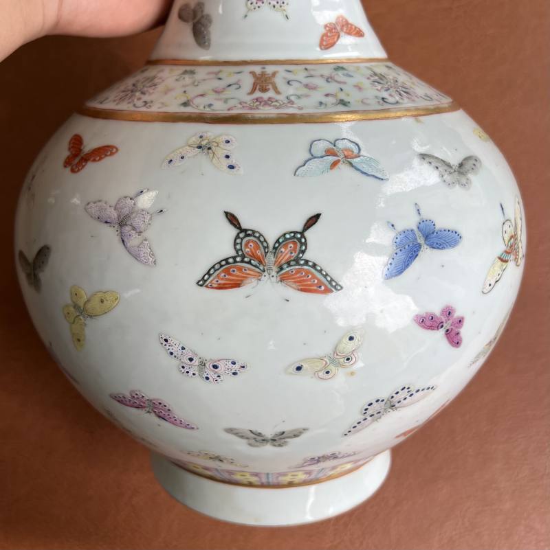 清光绪 粉彩百蝶纹玉堂春瓶一对 - 图62