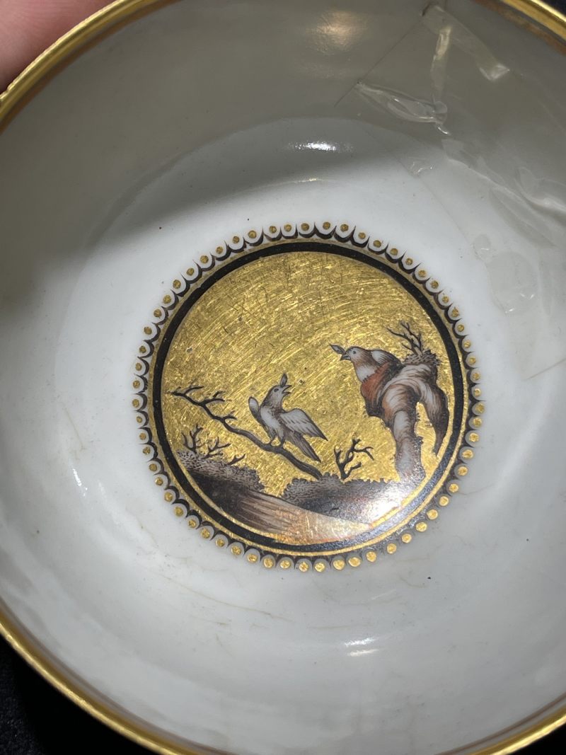 清早期 虎皮三彩碗、金地赭彩人物纹杯 - 图6