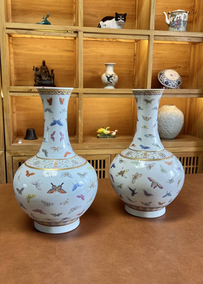 清光绪 粉彩百蝶纹玉堂春瓶一对 - 图28