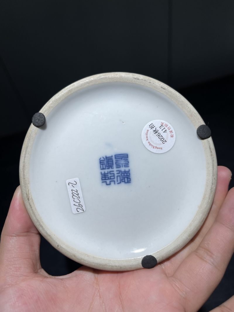 创汇期 单色釉堆白花卉纹瓶一组2件 - 图21