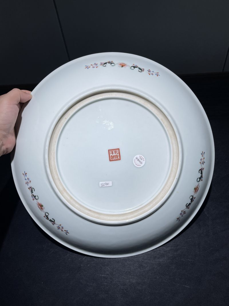 民国 粉彩人物纹大盘 - 图7