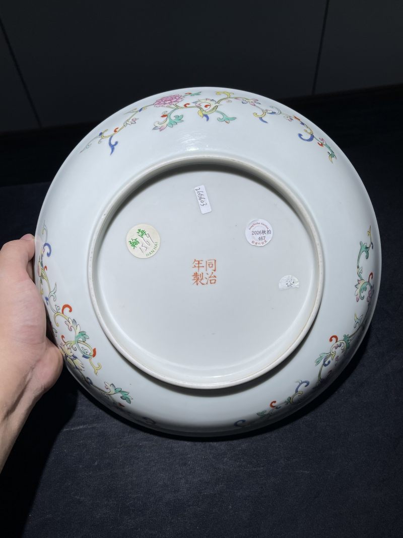 清代 黄地粉彩喜鹊登梅图大盘 - 图6