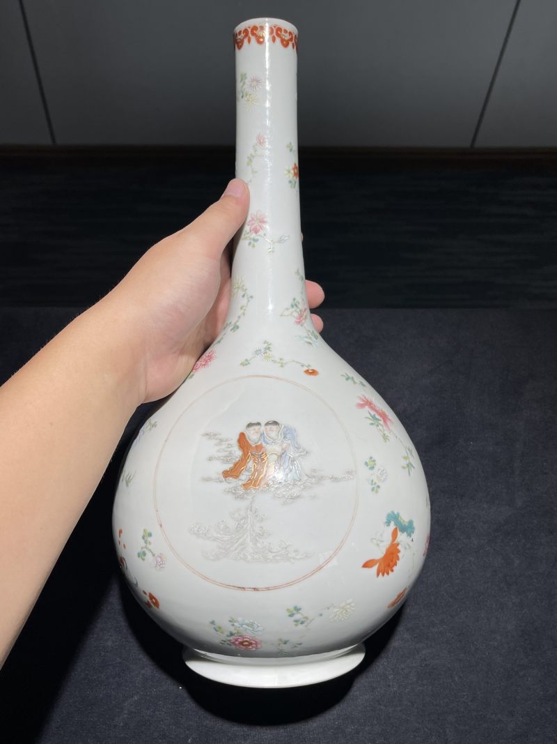 民国 粉彩花卉开光人物纹胆瓶 - 图3