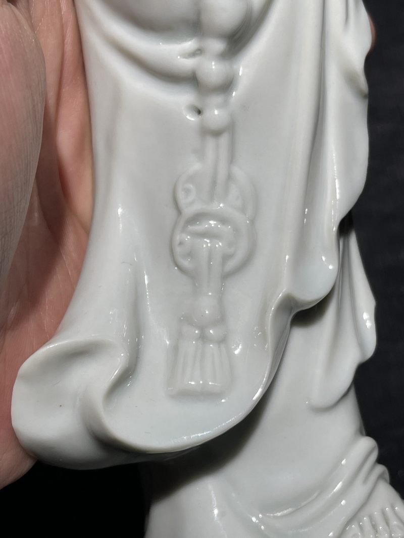 清晚期 白釉刘海戏金蟾瓷塑一对 - 图21