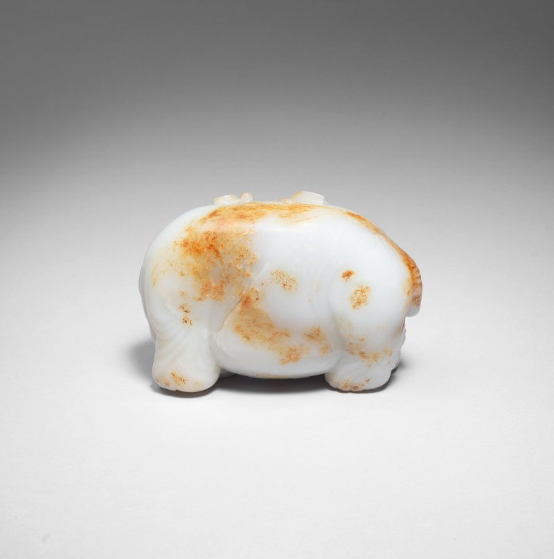 清乾隆 白玉雕童子洗象 | A SUPERB WHITE AND RUSSET JADE CARVING OF AN ELEPHANT AND BOY - 图6