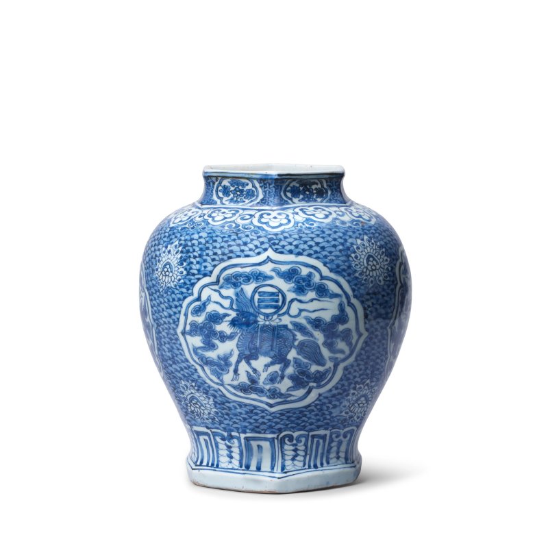 明萬曆 青花瑞獸紋罐 | A BLUE AND WHITE 'MYTHICAL BEASTS' JAR - 图2