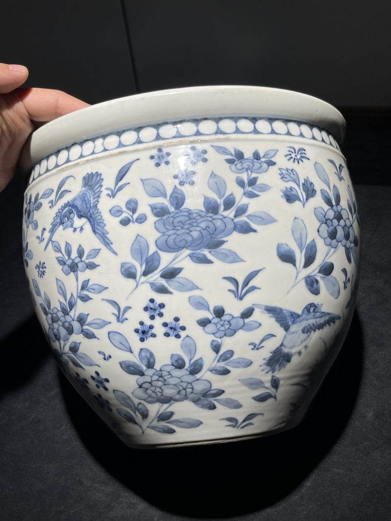 清代 青花炉、卷缸、瓶一组3件 - 图17