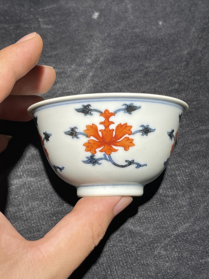 清道光 青花矾红宝相花纹杯 - 图3