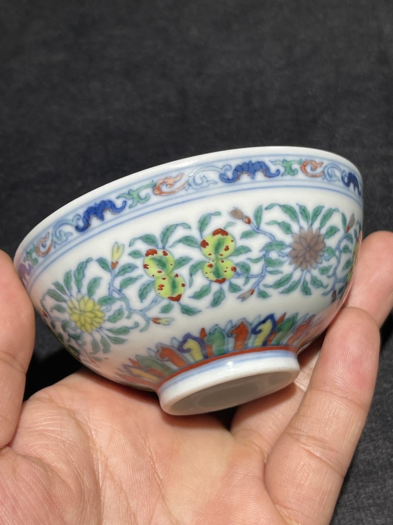 清雍正 斗彩缠枝花果纹小杯 - 图3