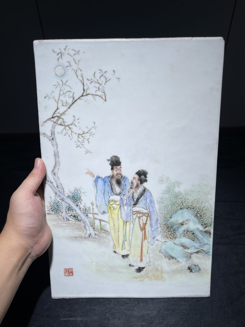 民国 刘希任款粉彩人物纹瓷板 - 图2