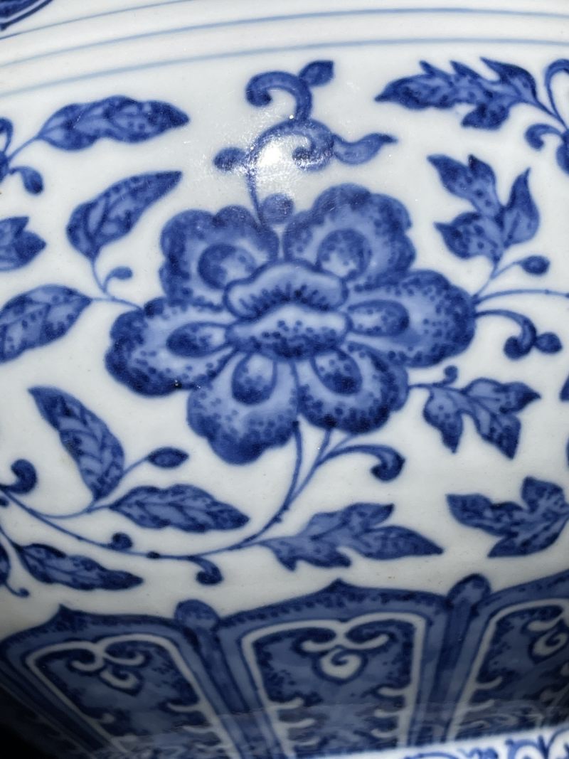 清道光 青花缠枝莲纹赏瓶 - 图5