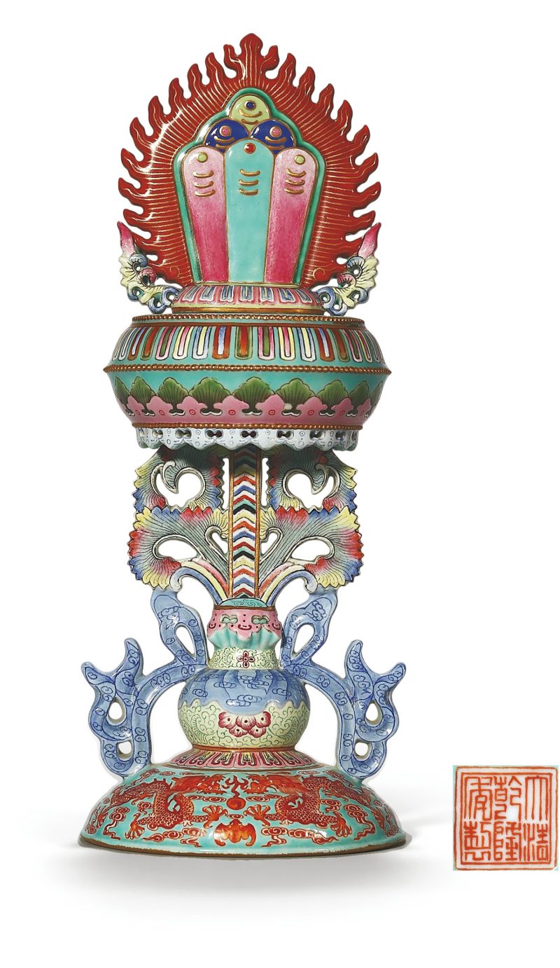 清乾隆 御制绿地洋彩描金八吉祥供器