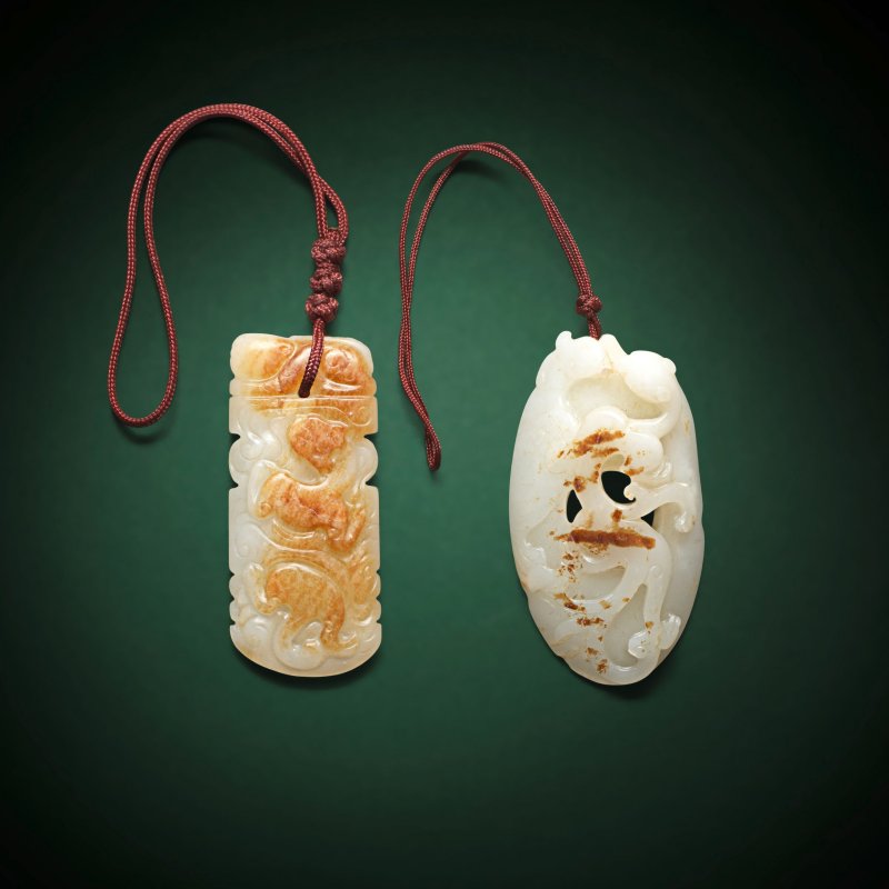 清 玉龍鳳紋韘形珮及玉螭龍紋珮一組兩件 | TWO WHITE AND RUSSET JADE PENDANTS - 图1