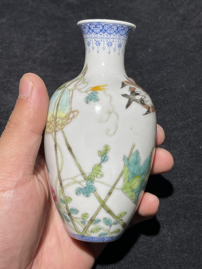 民国 珐琅彩花卉纹瓶一对 - 图4