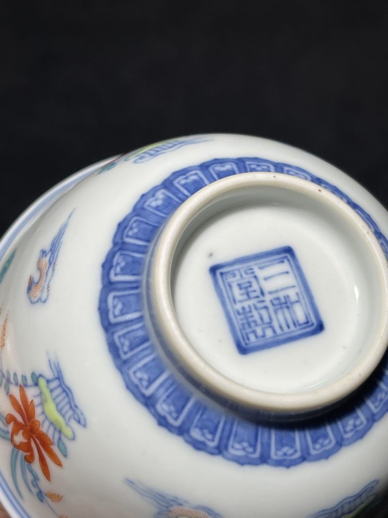 清中期 斗彩莲池鸳鸯纹杯一对 - 图15