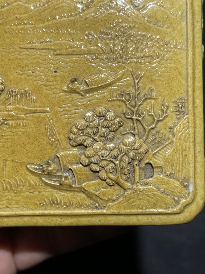 清代 黄釉雕瓷山水纹四方倭角印盒 - 图3
