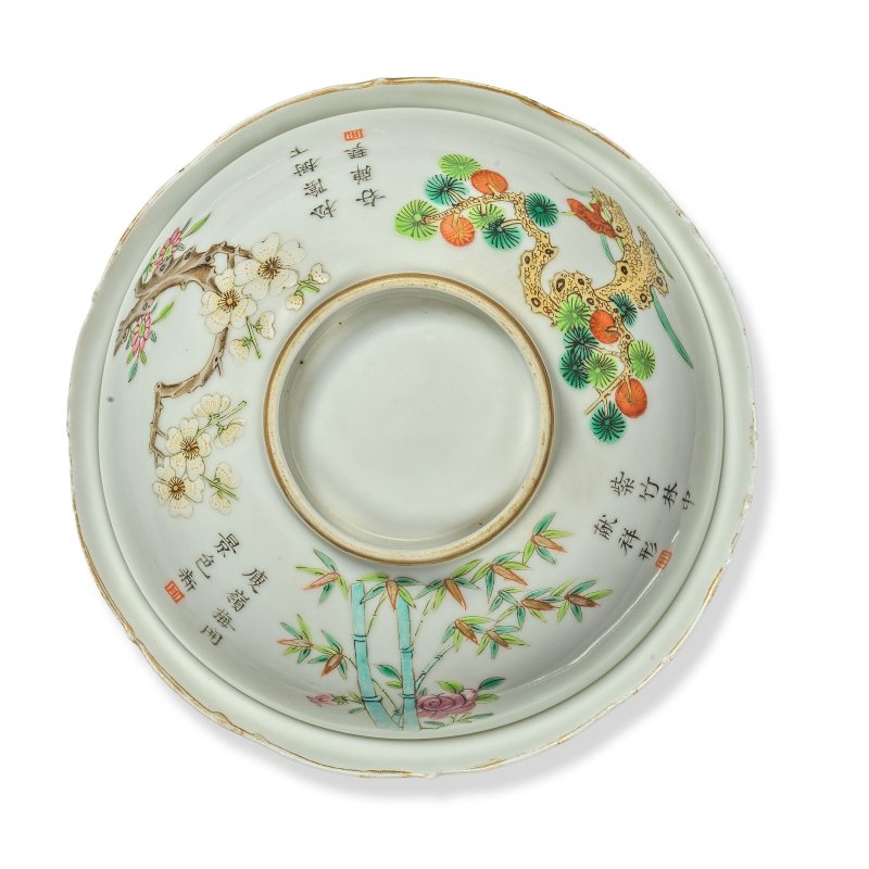清晚期 粉彩描金歲寒三友紋蓋盌 | A FAMILLE ROSE AND GILT-DECORATED 'THREE FRIENDS' BOWL AND COVER - 图2