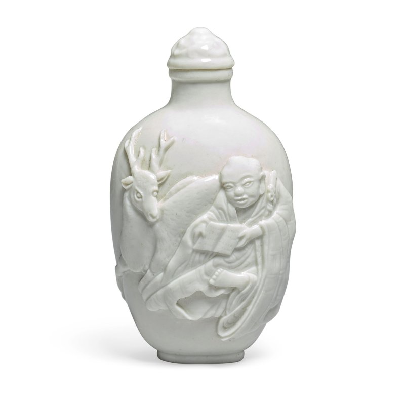 清道光 模製白釉鼻烟壺 | A WHITE-GLAZED MOULDED SNUFF BOTTLE - 图1