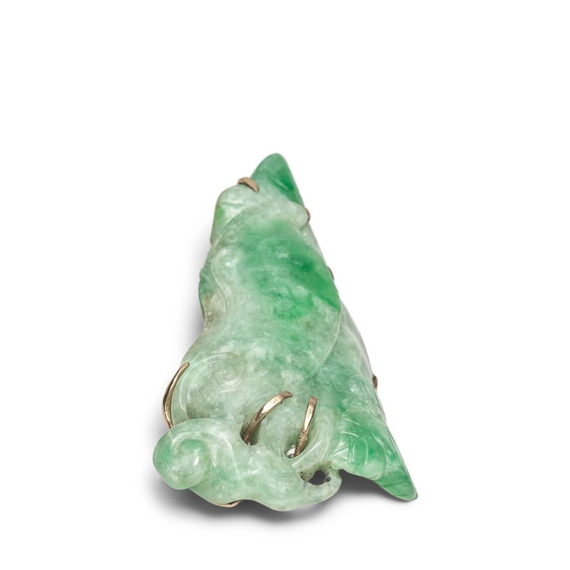 翡翠雕豆莢墜 | AN APPLE GREEN JADEITE 'BEAN POD' PENDANT - 图3