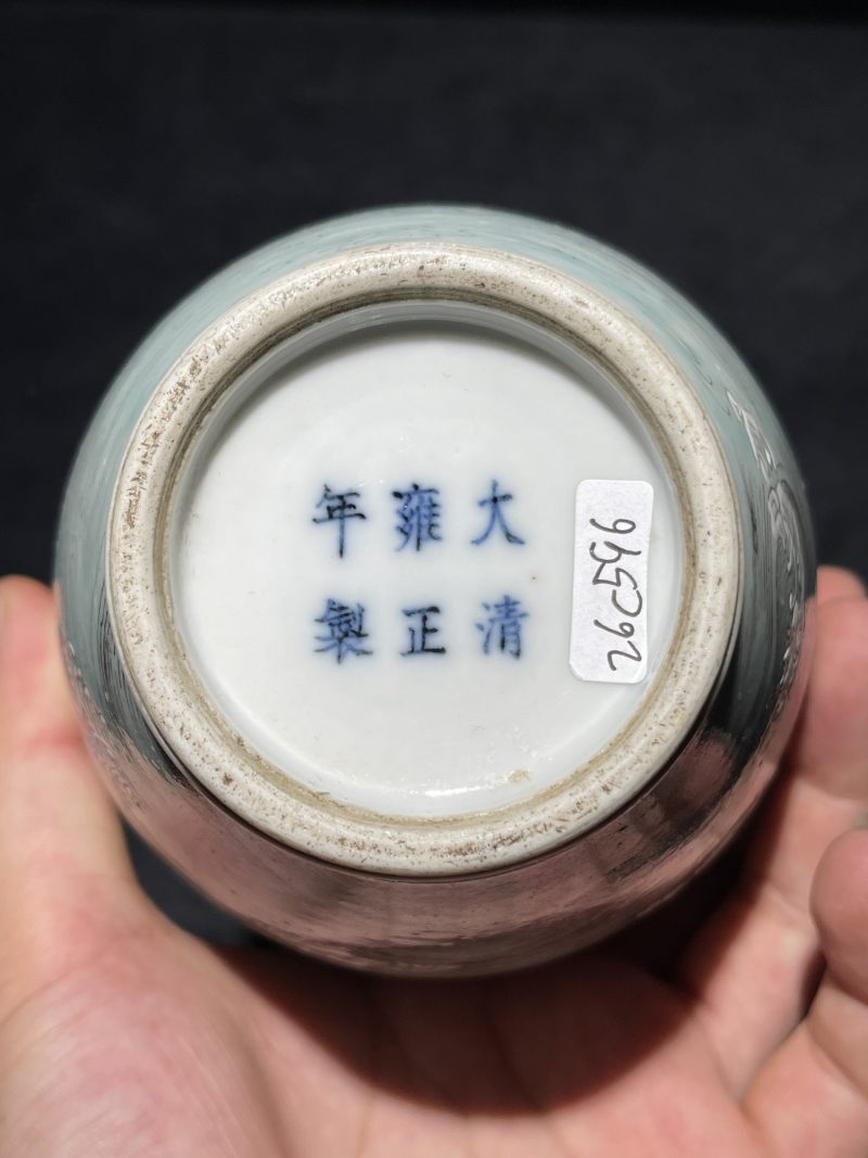清晚期 粉彩三兽渡河纹橄榄瓶 - 图7