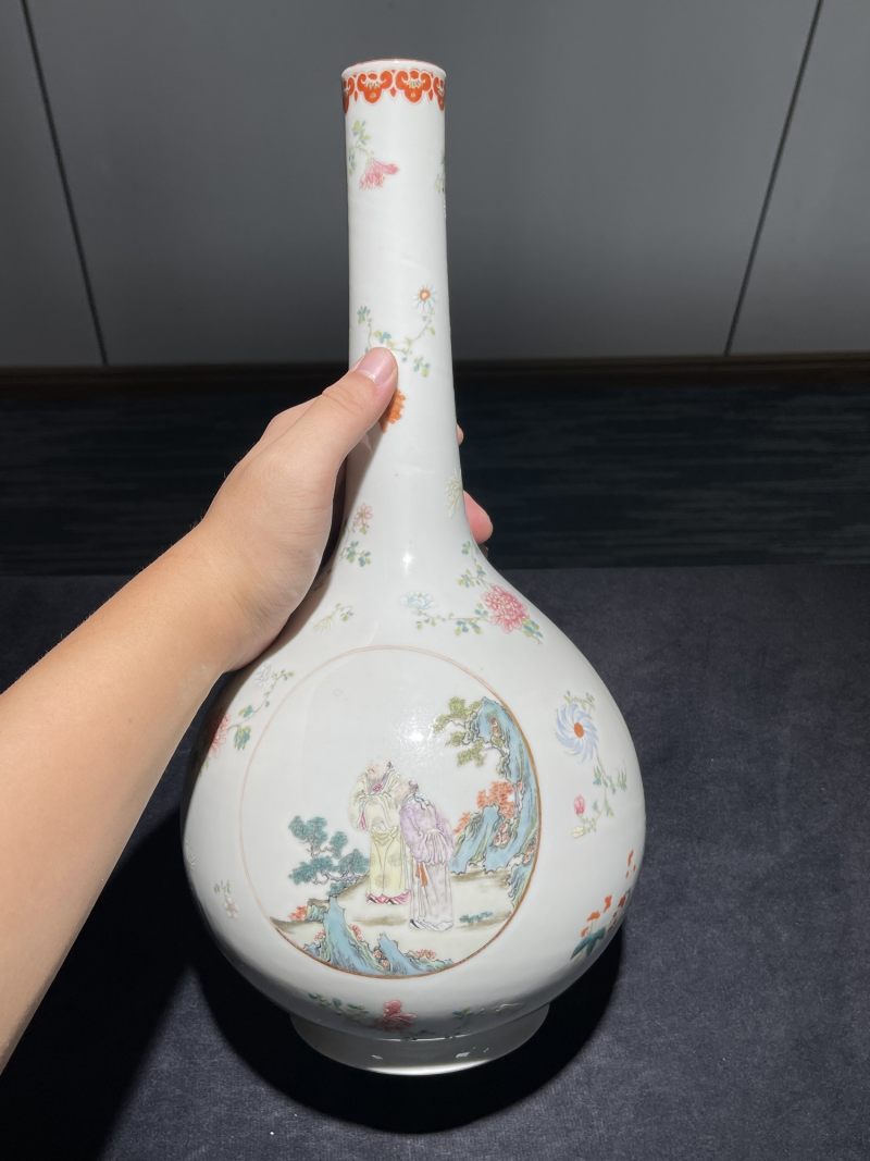 民国 粉彩花卉开光人物纹胆瓶 - 图4