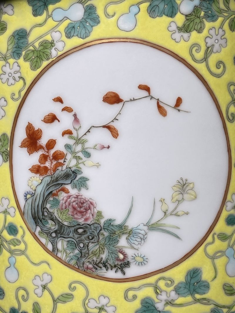 清晚期 黄地粉彩福禄万代开光花卉纹花盆 - 图7