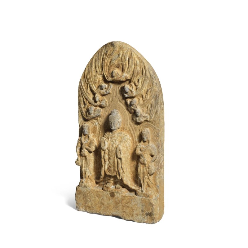 民國 東魏式石灰岩雕造像碑 | A LARGE STONE BUDDHIST STELE - 图2