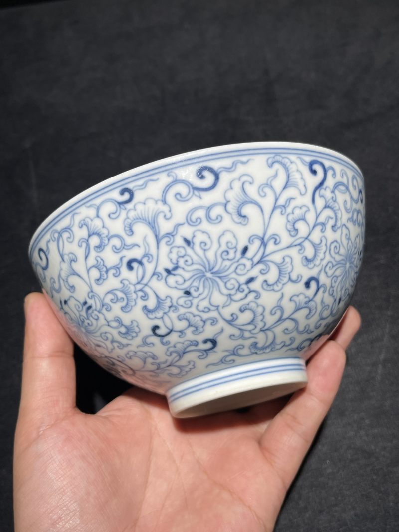 清道光 青花淡描缠枝莲纹碗 - 图2