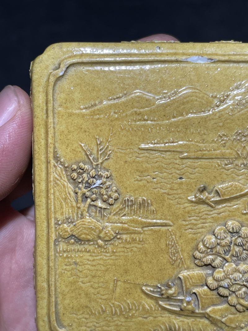 清代 黄釉雕瓷山水纹四方倭角印盒 - 图4