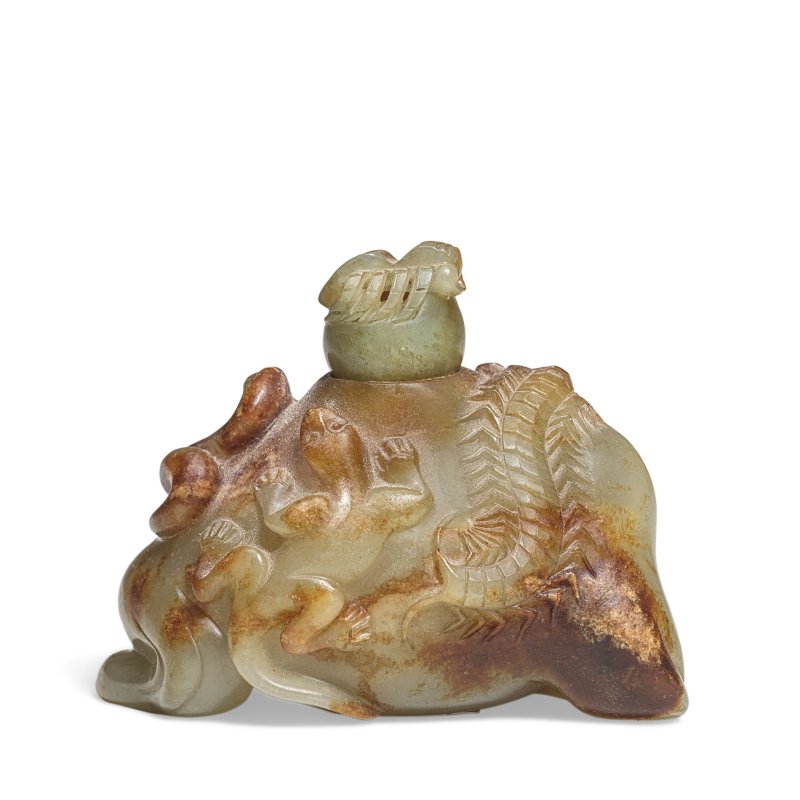 清 褐青玉雕五毒紋水丞 | A CELADON AND RUSSET JADE 'FIVE POISONS' WATERPOT AND COVER - 图2