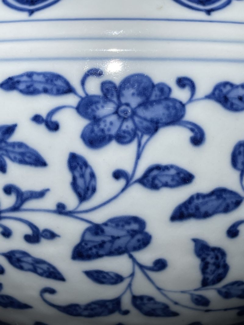 清道光 青花缠枝莲纹赏瓶 - 图7