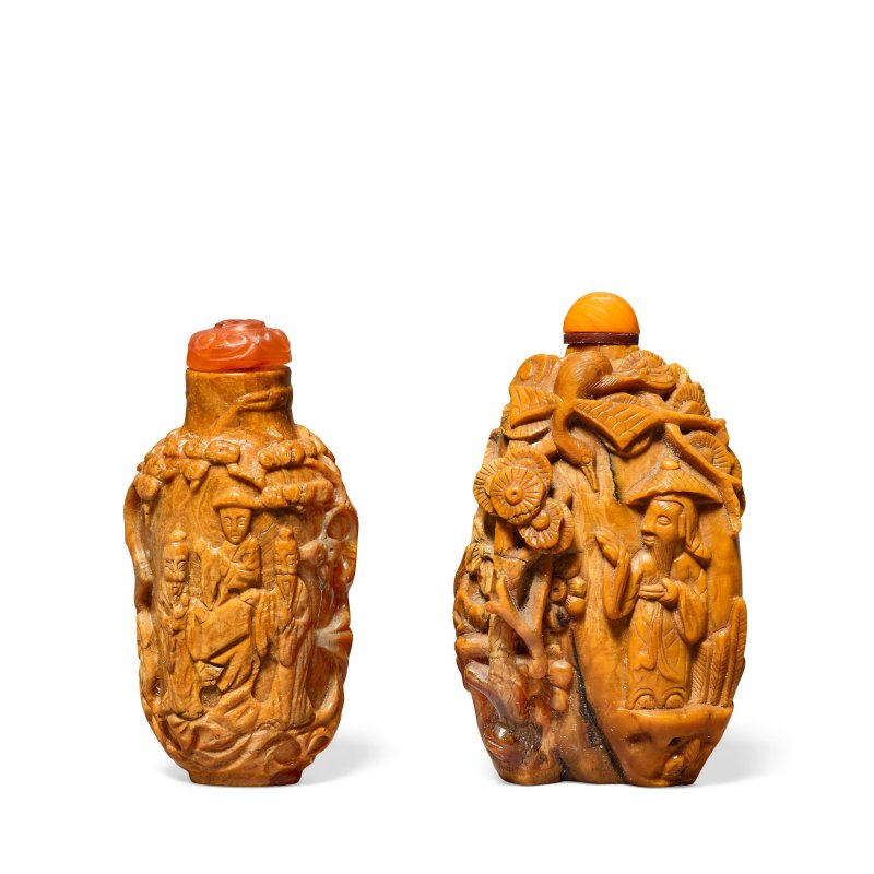 十九世紀 琥珀根雕鼻烟壺兩件 | TWO CARVED ROOT AMBER SNUFF BOTTLES - 图1