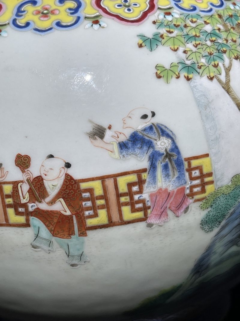 清嘉庆 洋彩婴戏纹双耳瓶 - 图10