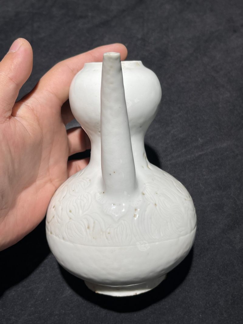 明代 白釉暗刻花卉葫芦型执壶 - 图5