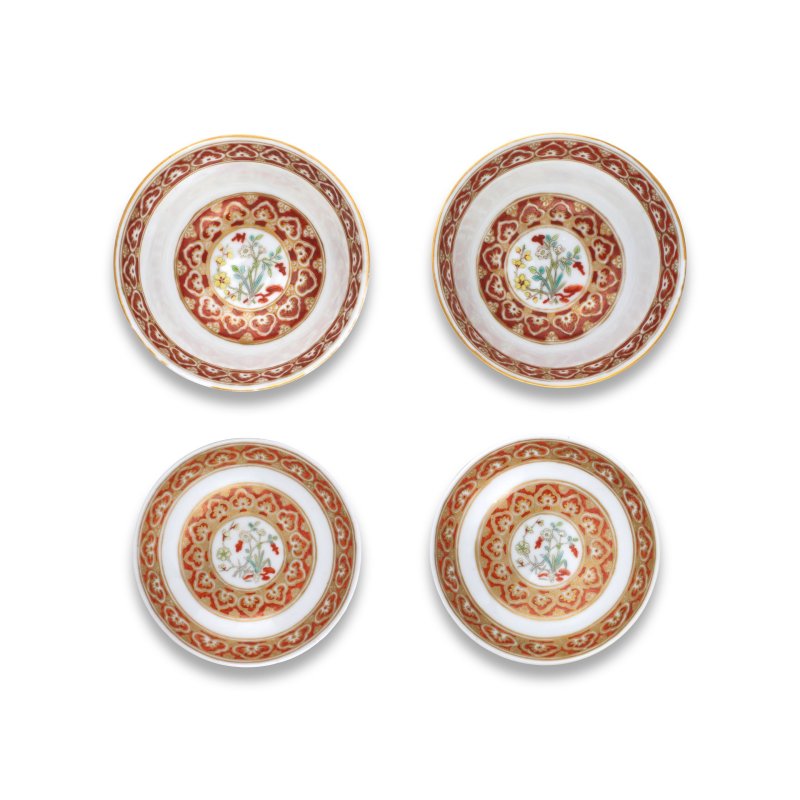 清嘉慶 粉彩描金八吉祥紋蓋碗 一對 | A VERY RARE PAIR OF IMPERIAL GILT-DECORATED FAMILLE ROSE 'BAJIXIANG' BOWLS AND COVERS - 图8