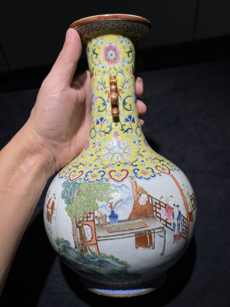 清嘉庆 洋彩婴戏纹双耳瓶 - 图3