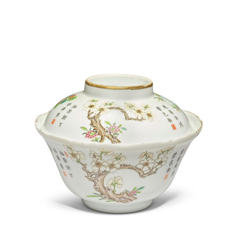 清晚期 粉彩描金歲寒三友紋蓋盌 | A FAMILLE ROSE AND GILT-DECORATED 'THREE FRIENDS' BOWL AND COVER - 图3