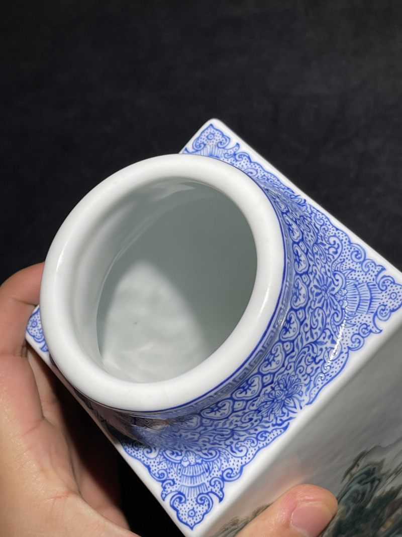 民国 粉彩人物纹琮式瓶 - 图11