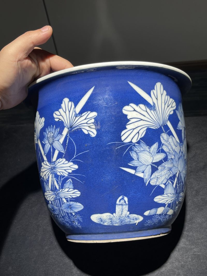 清晚期 洒蓝留白荷塘月色纹花盆 - 图3