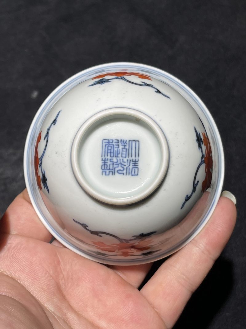 清道光 青花矾红宝相花纹杯 - 图6