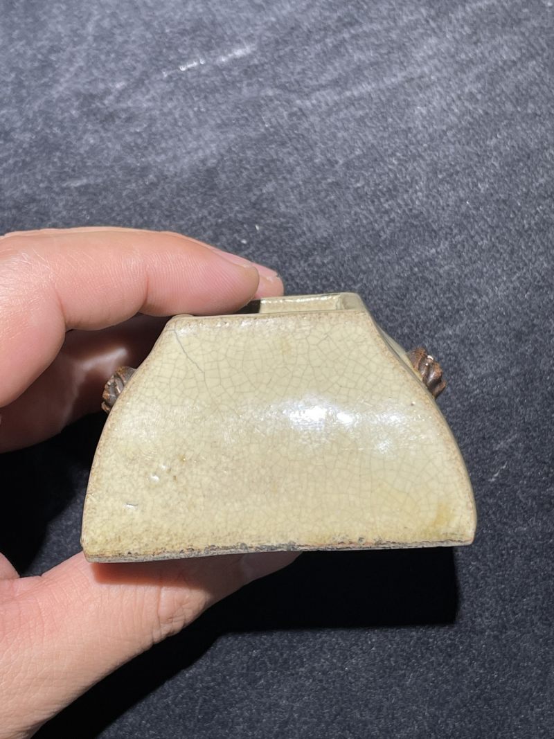 明代 仿钧釉双耳四方水盂 - 图3