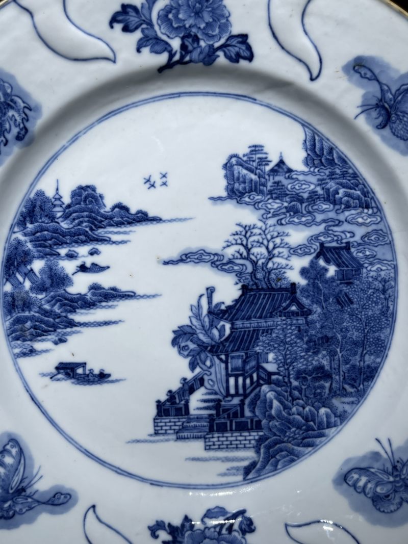 清雍正 青花花蝶山水纹盘 - 图3