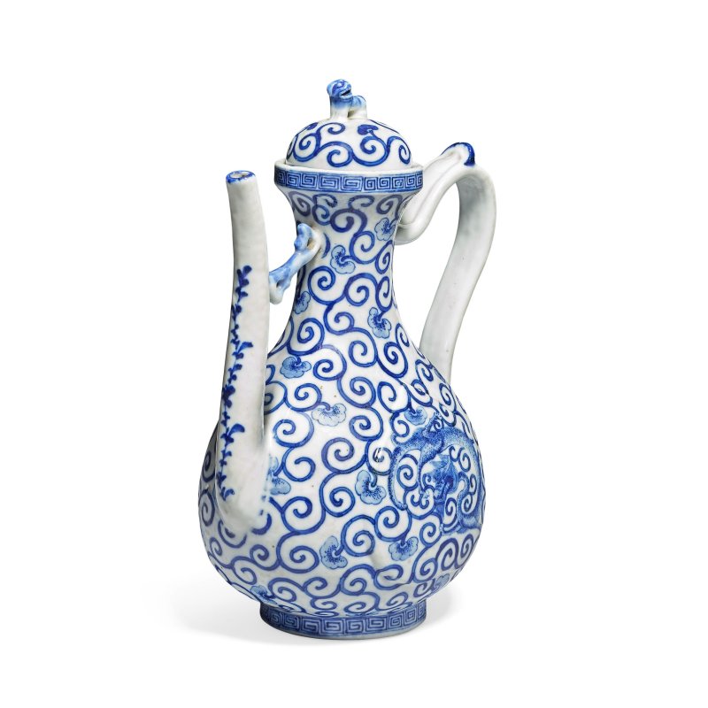 十九/二十世紀 青花花卉螭龍紋執壺 | A BLUE AND WHITE EWER AND COVER - 图4