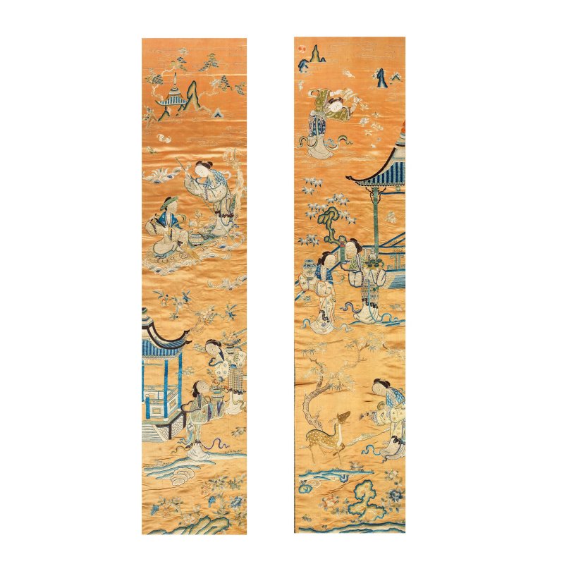 十九世紀 杏地仕女圖挂屏一對 | A PAIR OF FINE APRICOT-GROUND SILK EMBROIDERED 'LADIES' PANELS