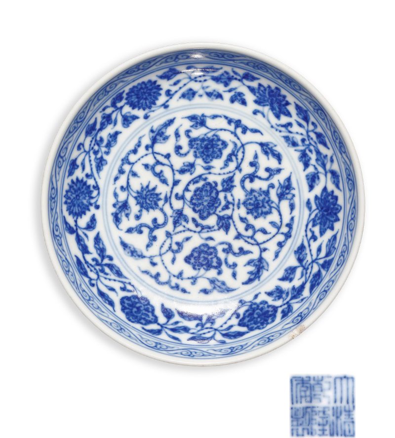 清乾隆 青花缠枝莲纹盘