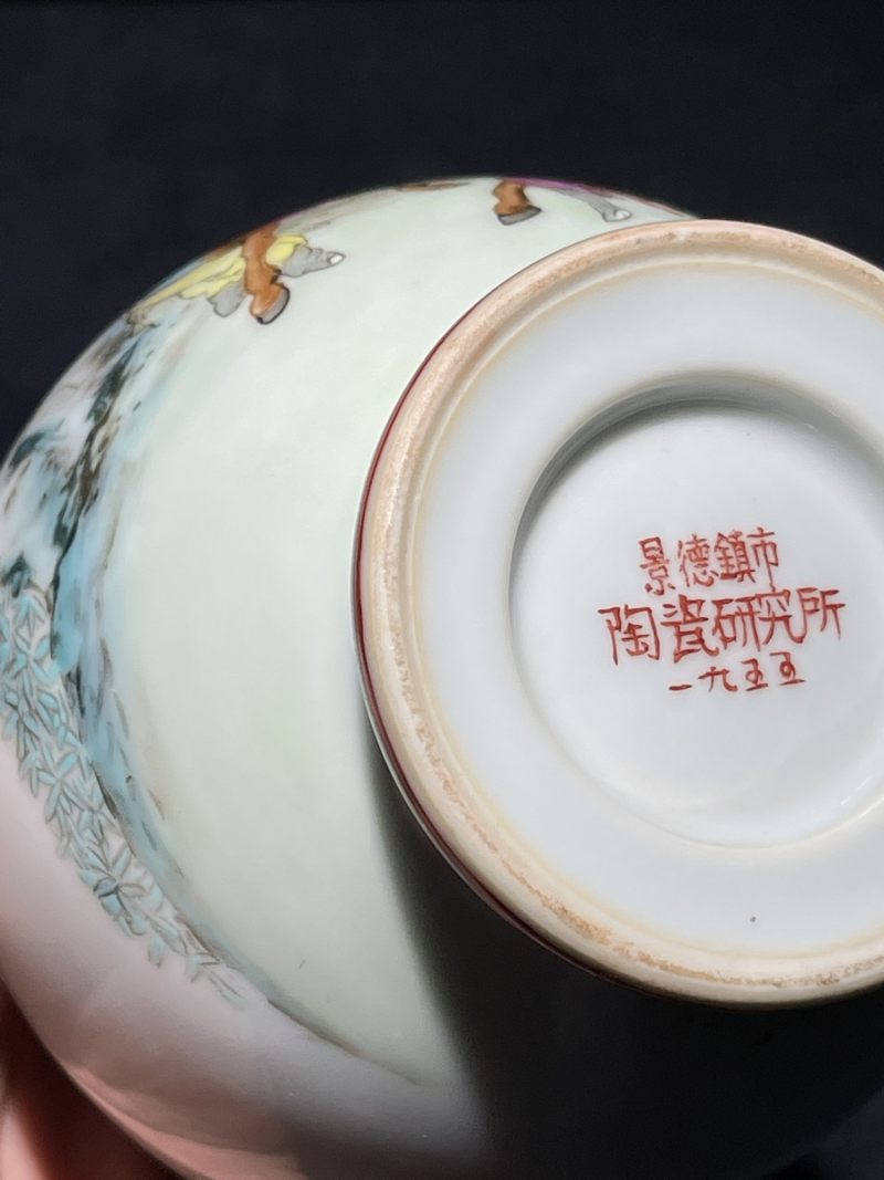 1955年 陶研所粉彩人物故事纹瓶 - 图8