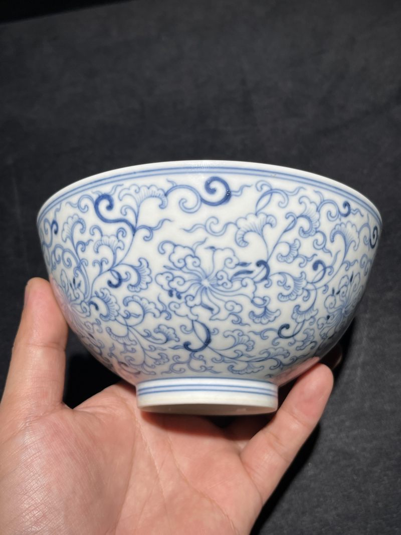 清道光 青花淡描缠枝莲纹碗 - 图4