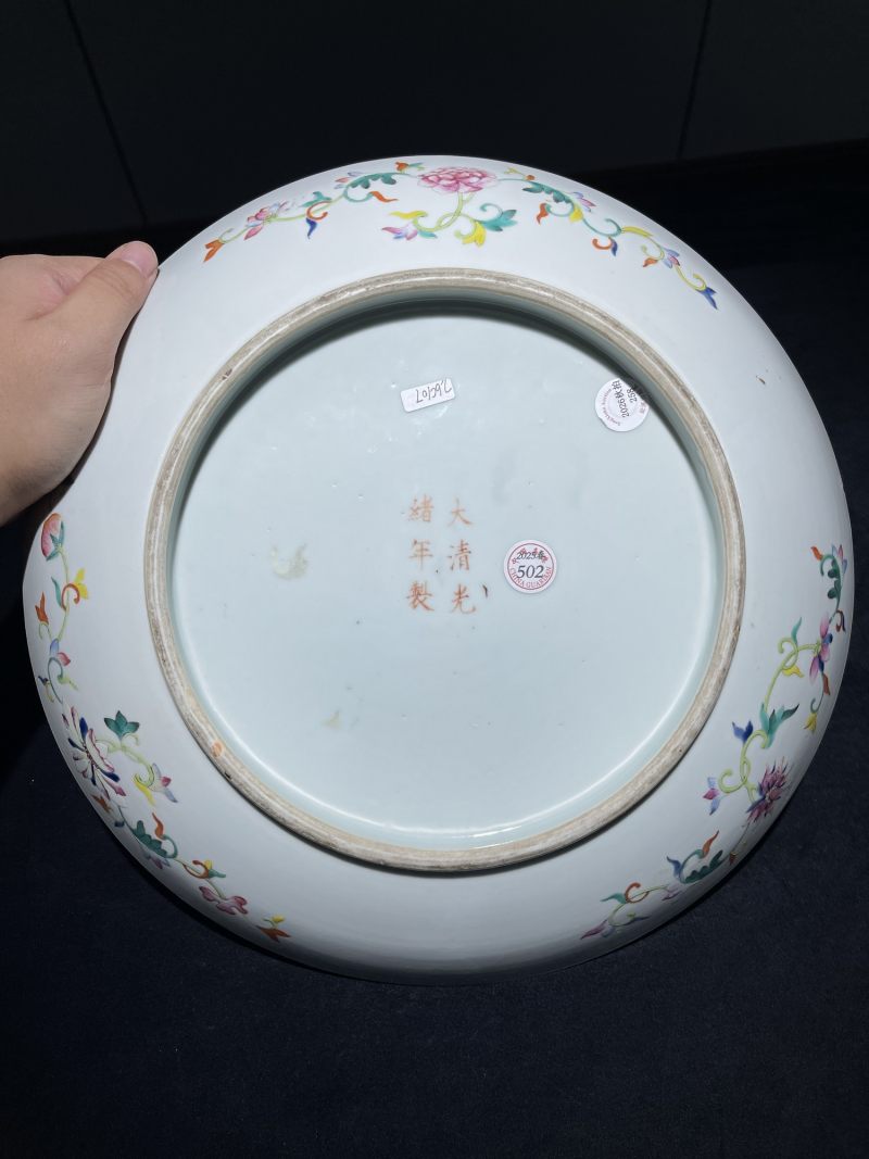 清光绪 粉彩百蝶大盘 - 图7