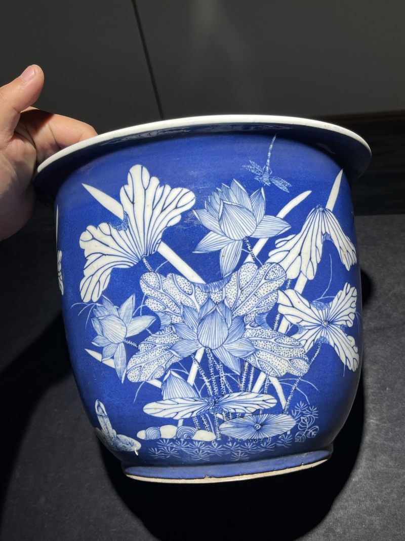 清晚期 洒蓝留白荷塘月色纹花盆 - 图4